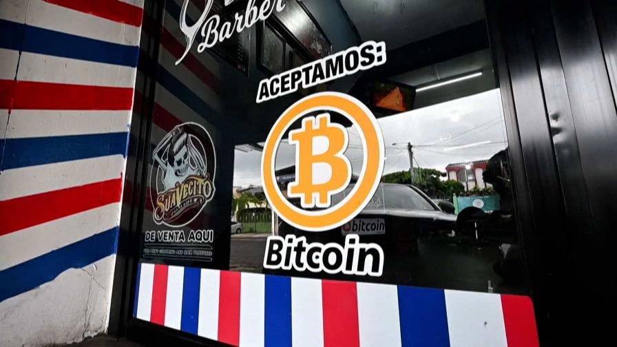 Cotización récord del bitcóin transforma vidas en una playa de El Salvador
