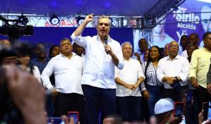 Abinader a la oposición: de la eterna juventud bajarán a la eterna niñez