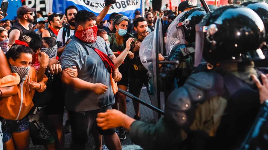 Nuevos incidentes alrededor del Congreso argentino tras la votación de la ley ómnibus