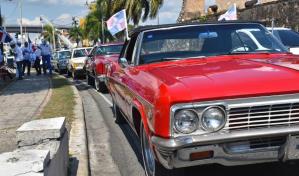 Caravana de la Patria: Desfile de autos antiguos en el Distrito Nacional