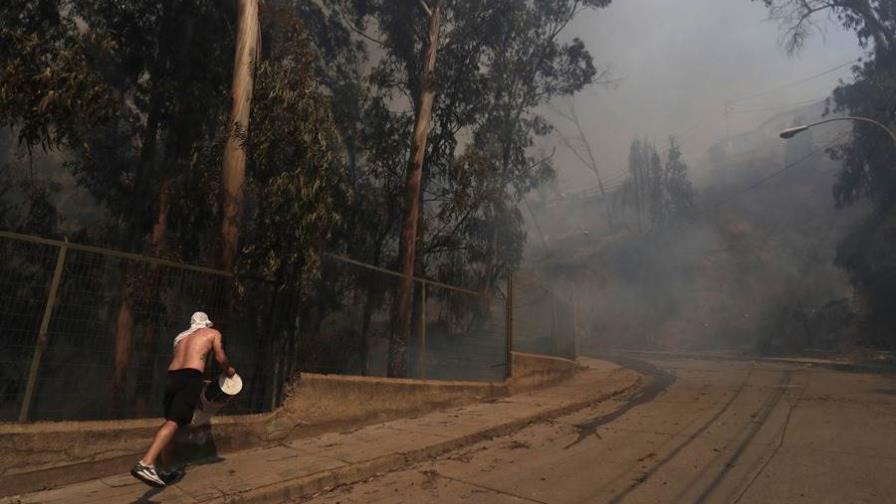 Ascienden a 46 los fallecidos en los múltiples incendios que devastan a Chile