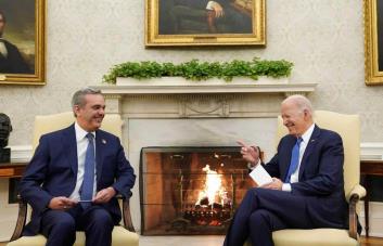 Joe Biden felicita a Luis Abinader por su liderazgo en la región