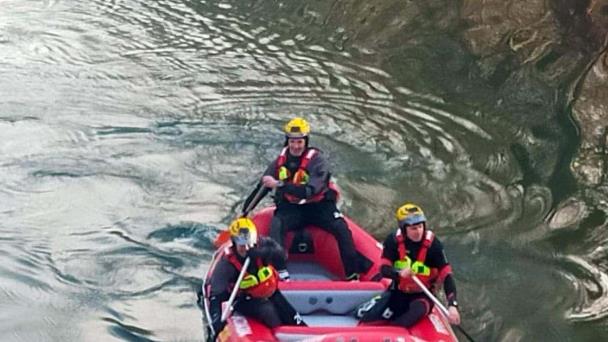 Policía de España vuelve a buscar en el río donde desapareció dominicana Gabriela Reyes