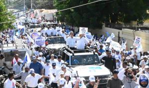 Abinader lidera caravanas en apoyo a los candidatos a alcaldes de la L&iacute;nea Noroeste