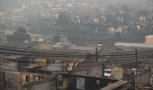Aumentan a 56 los muertos en los devastadores incendios de Valparaíso en Chile