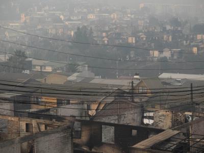 Aumentan a 112 los fallecidos en incendios en Chile