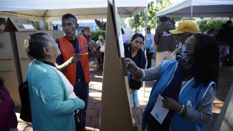 Opositores denuncian anomalías en las elecciones presidenciales de El Salvador