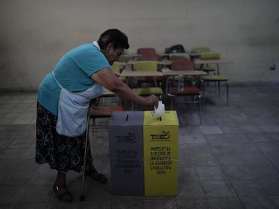 Elecciones en El Salvador: Empieza el recuento de papeletas