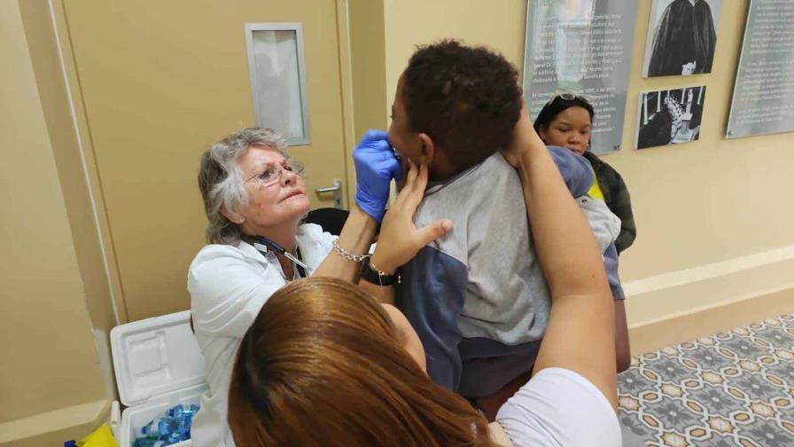 Decenas de personas acuden a jornada de cirugías reconstructivas en el hospital Padre Billini