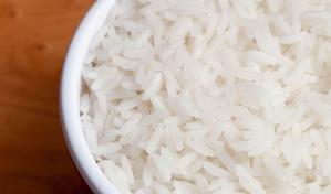 ¿Es seguro recalentar el arroz? Una experta en microbiología responde