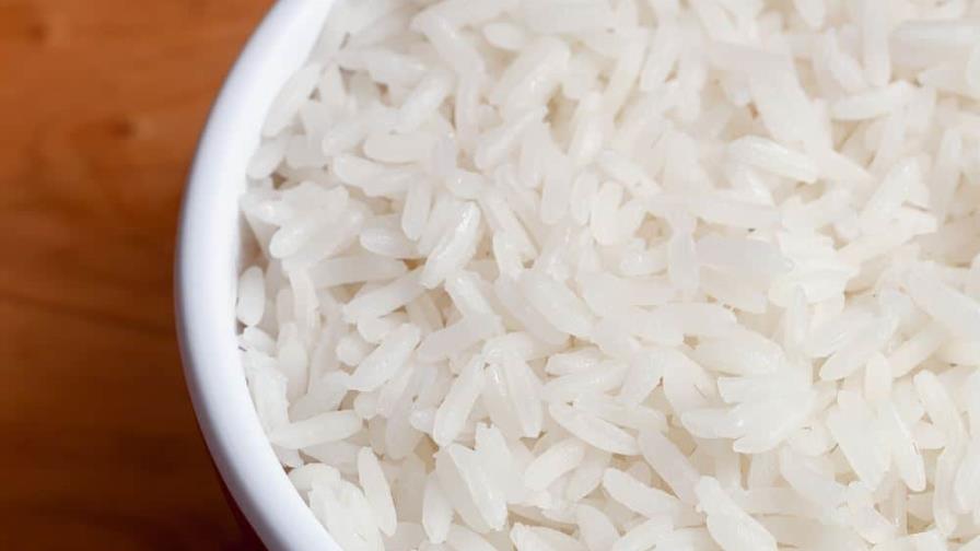 ¿Es seguro recalentar el arroz? Una experta en microbiología responde