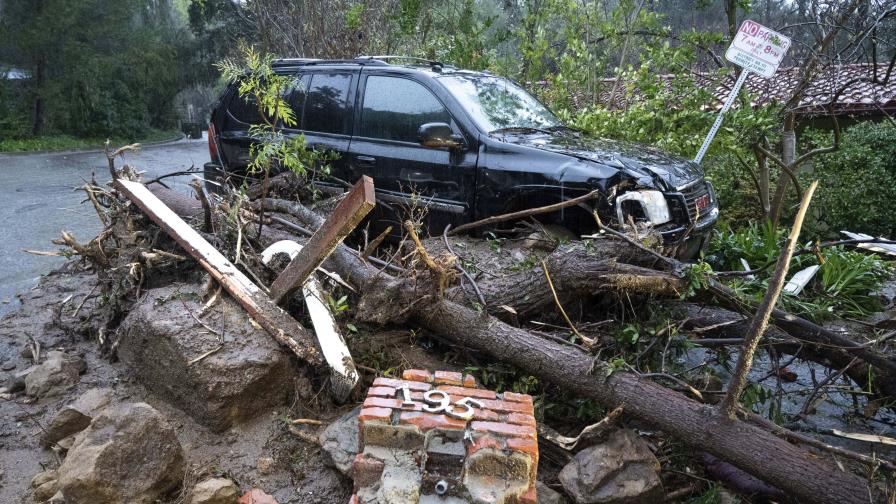 Fuerte tormenta causa inundaciones, evacuaciones y apagones en California