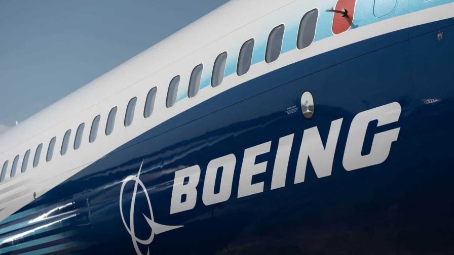 Investigación arroja que al Boeing que tuvo problemas en pleno vuelo le faltaban cuatro tornillos