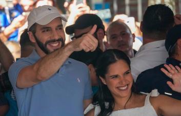 Bukele autoproclama su victoria en El Salvador y en su fiesta arremete contra los críticos