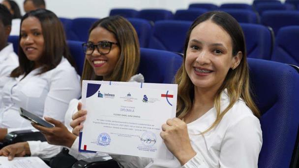 Minerd entrega certificados a 1,712 docentes del Programa Nacional de Inducción