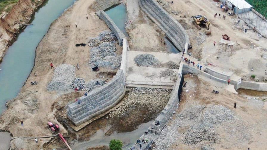 Entran a fase final trabajos de construcción del canal en río Masacre