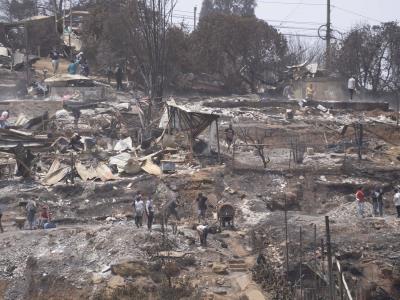 Devastadores incendios en Valparaíso: aumentan a 122 los fallecidos