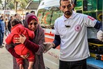 Evacuan 8,000 personas de la sede de la Media Luna Roja Palestina y del Hospital Al Amal en Gaza