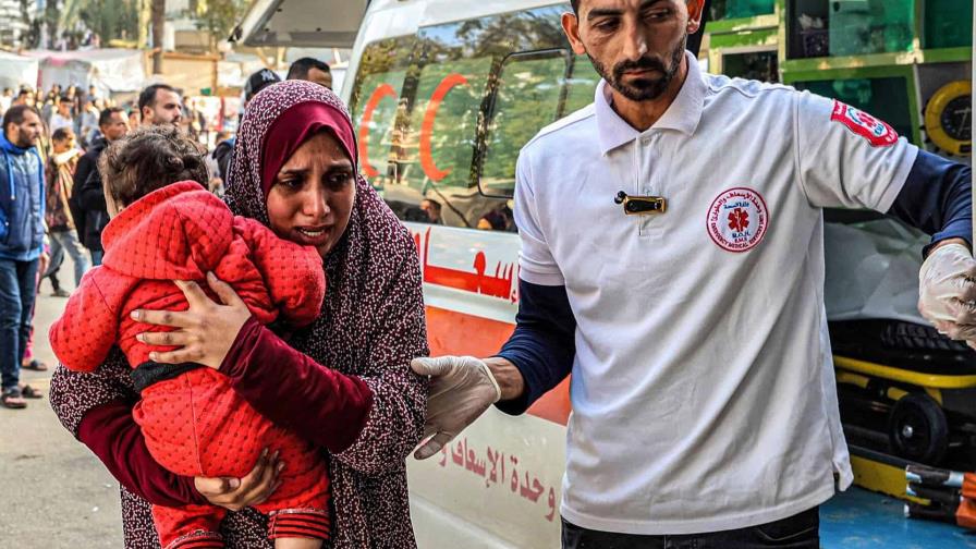 Evacuan 8,000 personas de la sede de la Media Luna Roja Palestina y del Hospital Al Amal en Gaza