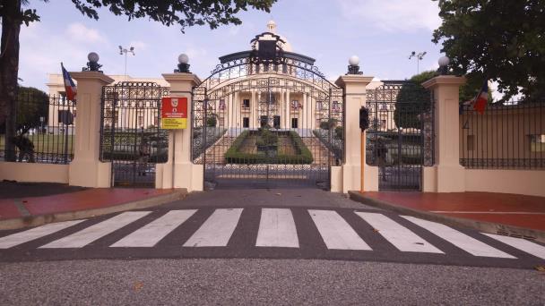 Hombre que se estrelló contra el Palacio Nacional dice fue impulsado por instrucción divina