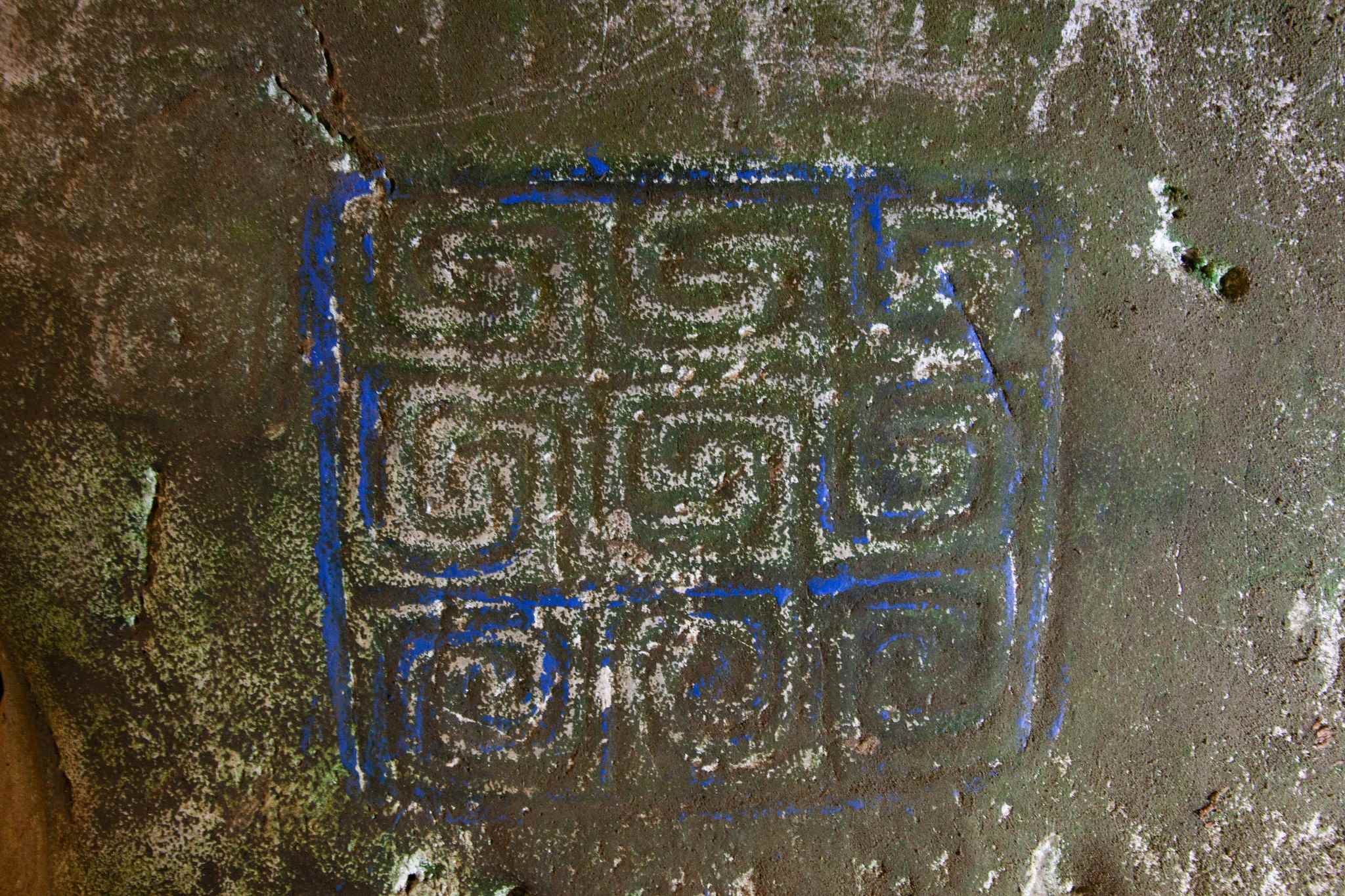 Petroglifos vandalizados en El Pozo del Indio. 