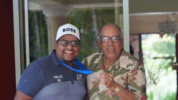 Amigo de hombre estrelló vehículo en el Palacio dice que es un empresario y tuvo una crisis mental