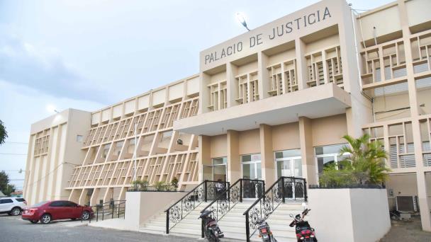Vuelven a aplazar audiencia de medidas de coerción por muerte de militante del PRM en Montecristi