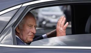 Carlos III aparece en público y se reúne con el príncipe Enrique tras ser diagnosticado con cáncer