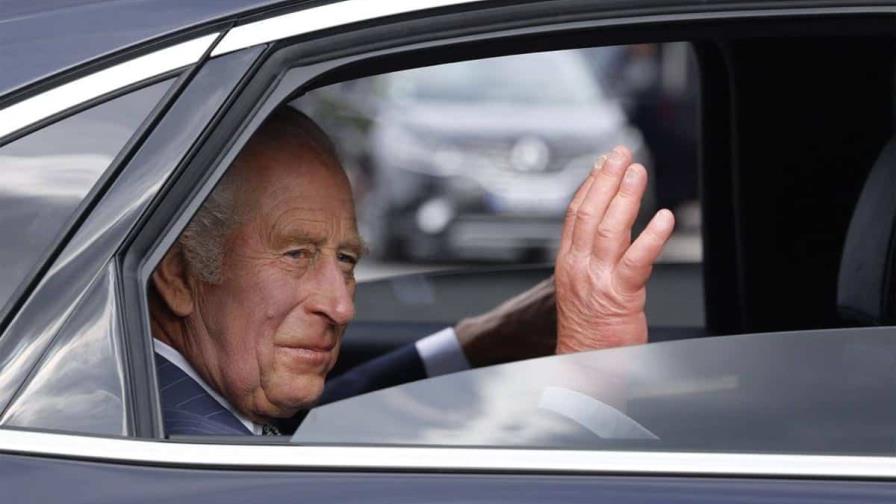 Carlos III aparece en público y se reúne con el príncipe Enrique tras ser diagnosticado con cáncer