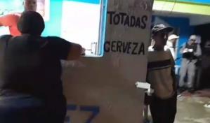 Encapuchados realizan asalto colectivo en un pica pollo de Santiago