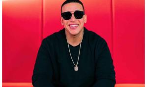 Daddy Yankee reaparece en público dando su testimonio de vida tras retirarse de la música