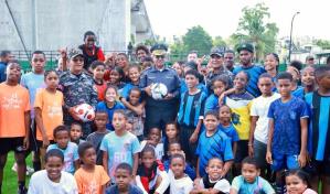 Director de la Policía realiza encuentro fútbol barrial en Los Guandules