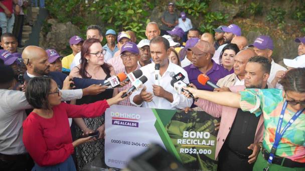 Domingo Contreras presenta programa Santo Domingo sin plástico