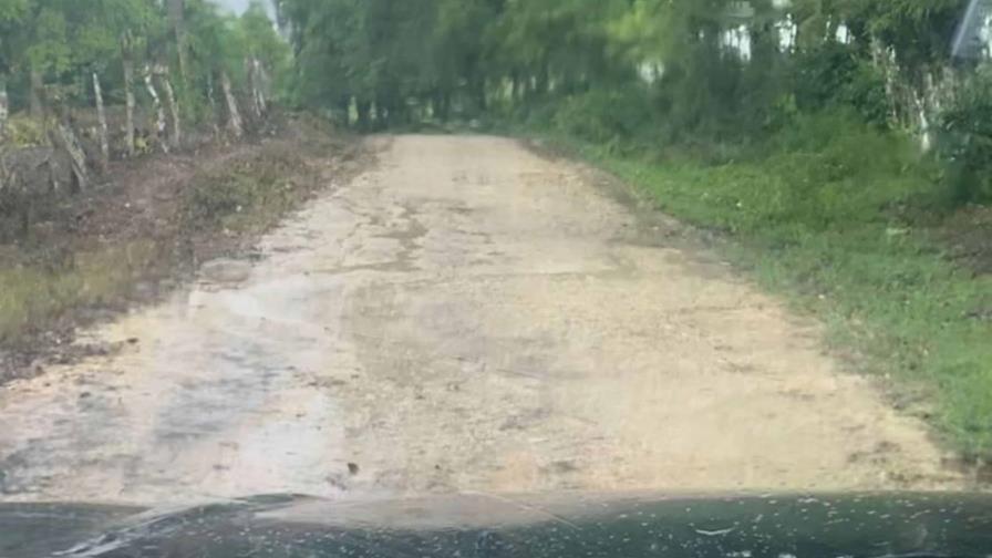 Escuela de Villa Magante no dará clases este miércoles en reclamo de que arreglen carretera