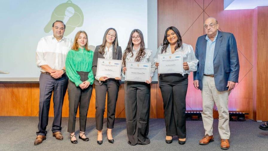 La Fundación Farach y el Colegio Loyola Santo Domingo celebran premios intercolegiales de oratoria