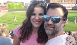 Madre acusada de tener relaciones sexuales con dos adolescentes después de pelear con su esposo