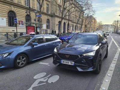 Medida en París: tarifas de estacionamiento de SUV se triplicarán