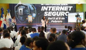 Minerd celebra con estudiantes de las 18 regionales la Semana del Internet Seguro