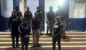 Apresan hombre y le ocupan varias armas de fuego durante allanamiento en El Seibo
