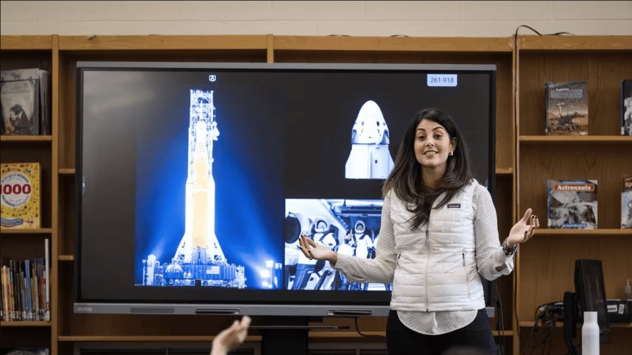 Colombiana jefa de vuelo en programa de la NASA presenta su indicativo Somos Flight Colombiana jefa de vuelo en programa de la NASA presenta su indicativo Somos Flight