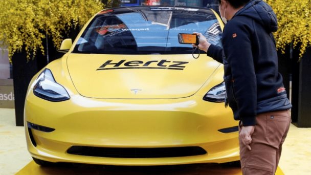 Los costes operativos de los vehículos eléctricos lastran los resultados de Hertz en 2023