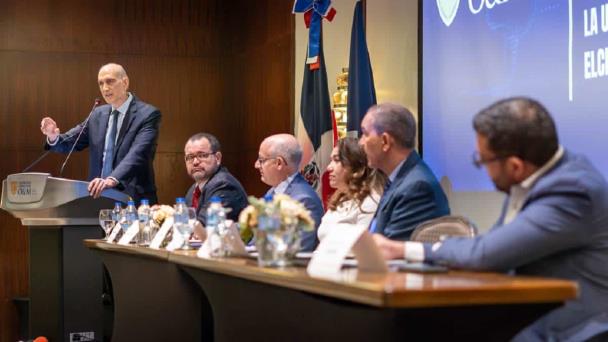 Universidad O&M presenta doctorado en Inteligencia Artificial