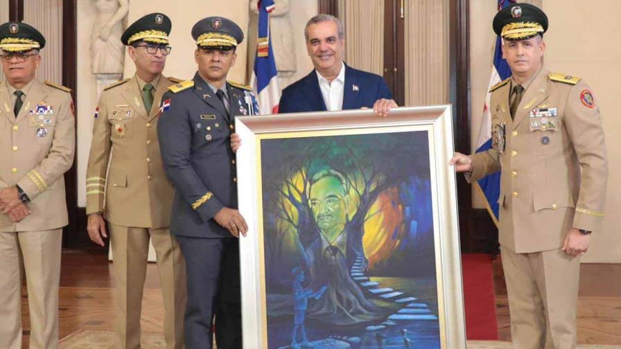 Abinader reitera su admiración por las Fuerzas Armadas y la Policía Nacional
