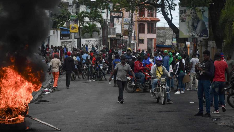 Al menos seis muertos y más de una decena de heridos en protestas contra Henry en Haití