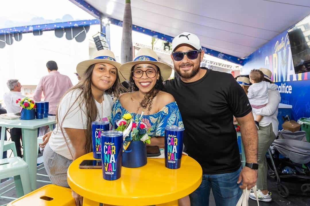 Alissa Tejada, Leonely Cordero y Rolando Dargam.