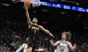 Booker consigue 32 puntos por Suns, que vencen a unos Bucks mermados