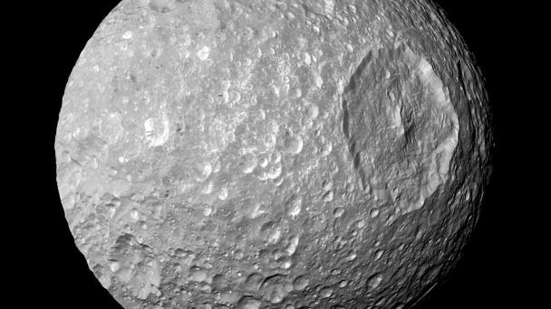Astrónomos encuentran pruebas de océano joven en luna de Saturno