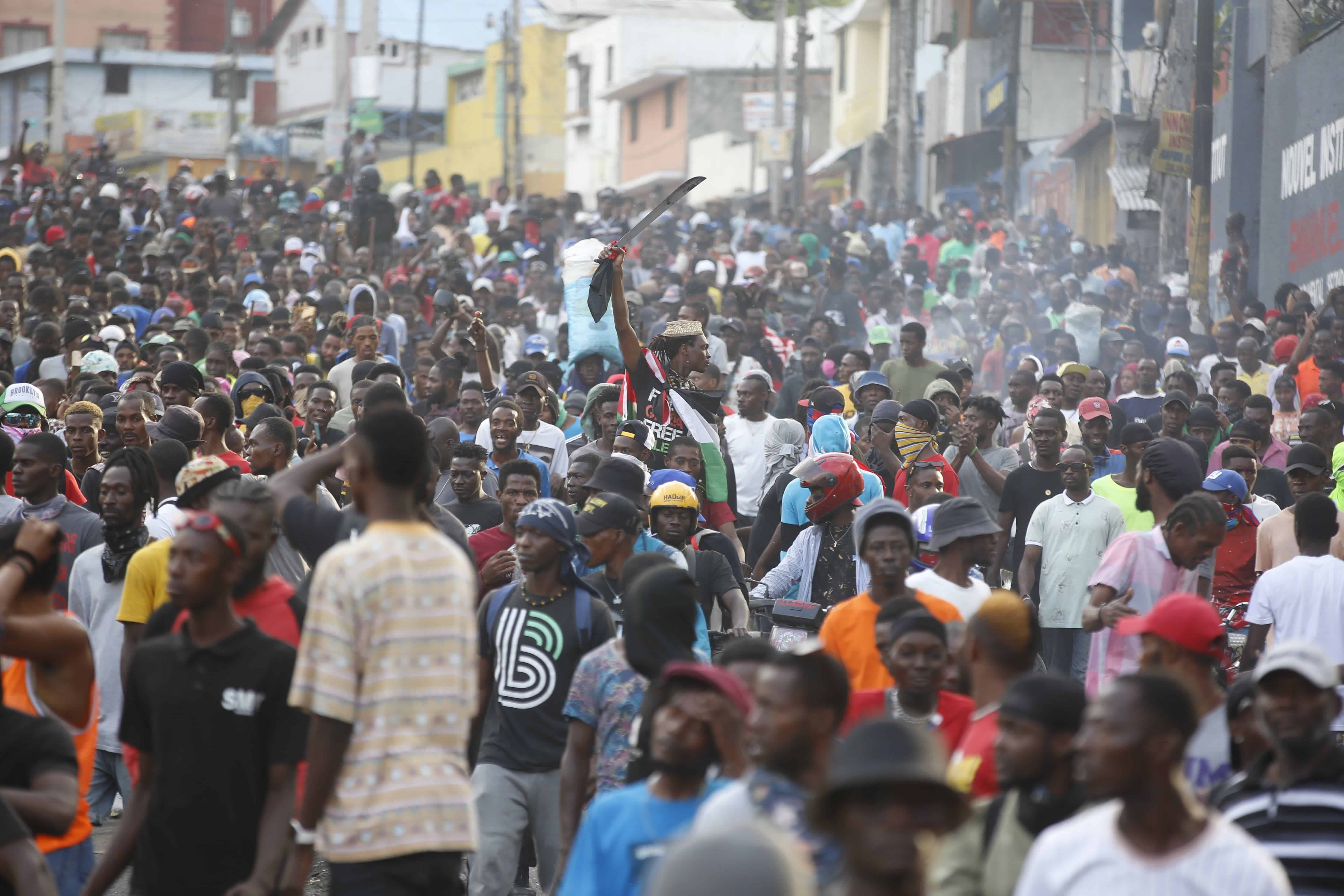 En fotos: Protestas y saqueos elevan tensión en Haití