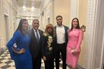 Dominicanos en el Congreso de EEUU reciben de pie y con aplausos a la Vieja Fefa