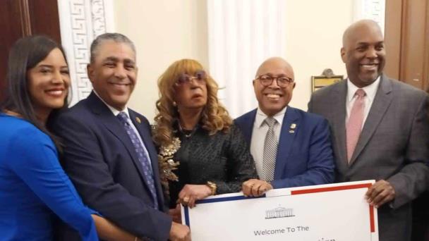 Fefita La Grande se convierte en la sensación del Dominican Day en la Casa Blanca